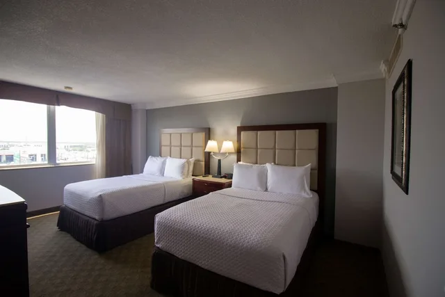 غرفة بسريرين مزدوجين بحوض استحمام لذوي الإعاقة، Wyndham Houston near NRG Park/Medical Center 1/3