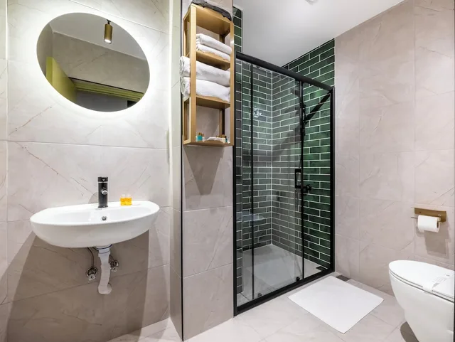 غرفة قياسية رباعية بسرير مزدوج وسريرين منفصلين، Azze Hotel 10/10