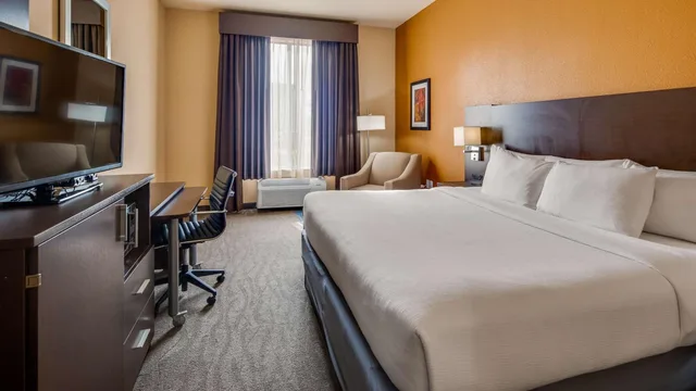 غرفة بسرير كينج لذوي الإعاقة، Best Western St. Louis Airport North Hotel & Suite 1/10