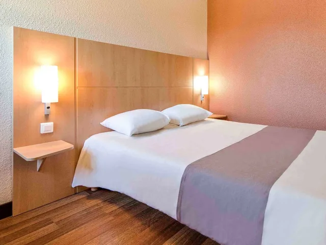 Standard, 1 Double and 1 Single Bed, Ibis Besanon Marchaux 3/4