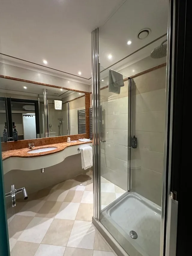 Private, Basement, Quadruple, King Bed، Hotel Cruise 8/8