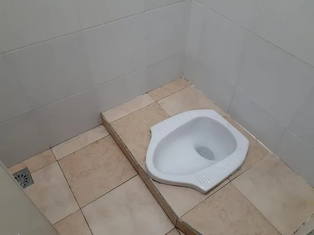 غرفة بسريرين منفصلين، SPOT ON 3988 Kost Carmelia Baranangsiang Syariah 2/2