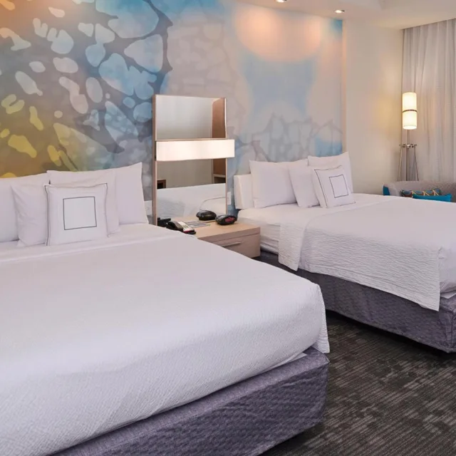 غرفة بسريرين كوين بحوض استحمام لذوي الإعاقة، Courtyard By Marriott Toledo North 1/4