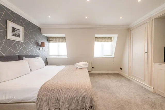 شقة سوبيريور بسرير كوين وسريرين منفصلين بشرفة بغرفتي نوم، Apartment Queensgate Court 5/10