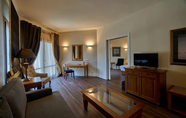 Family Suite, Balcony, Xenia Portaria 9/10