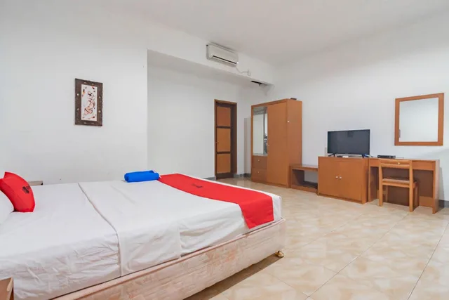 غرفة سوبيريور بسرير مزدوج، RedDoorz Plus At Hotel Sofia Pangandaran 1/10