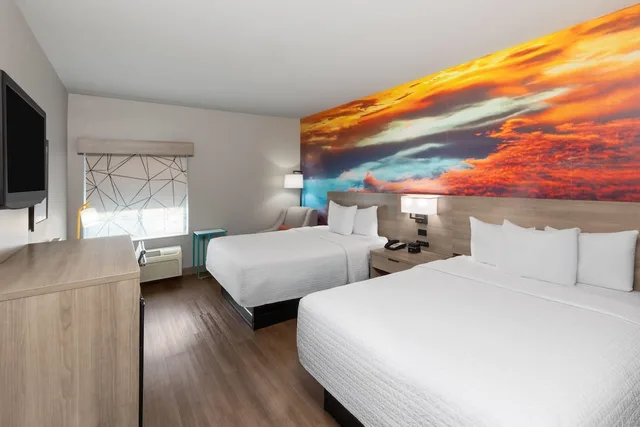 غرفة بسريرين كوين لذوي الإعاقة، La Quinta Inn & Suites by Wyndham Oklahoma City - Moore 1/8