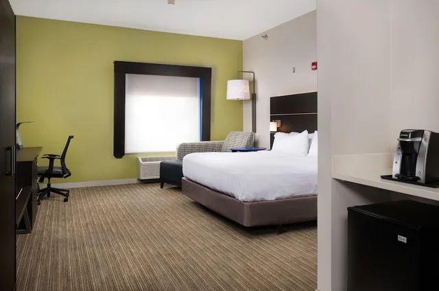 غرفة قياسية بسرير كينج لذوي الإعاقة، Holiday Inn Express Hotel And Suites Independence Kansas City 6/7