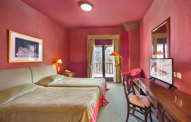 غرفة بسرير مزدوج، Country Club Hotel & Suites 1/3
