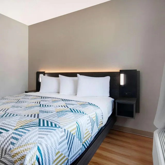 غرفة بسرير كينج، Motel6 San Antonio, TX - South 3/10