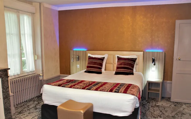 Superior, Quadruple, Queen Bed, Sofa, Hotel the Originals Sens Archotel 4/8