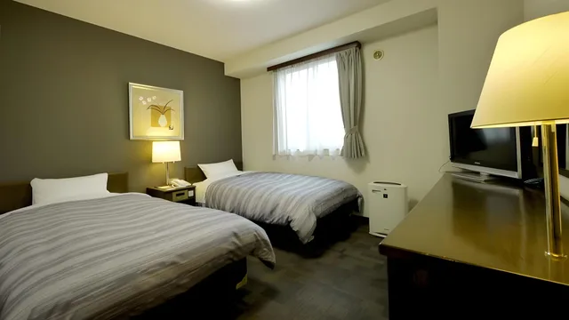 غرفة قياسية بسريرين منفصلين بإطلالة على الجبل للمدخنين، Hotel Route-Inn Court Minami Alps 1/1