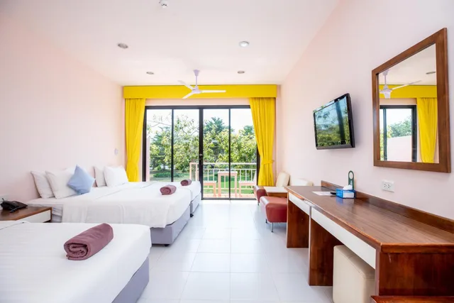 غرفة ثلاثية بثلاثة أسرّة بشرفة، Xanadu Beach Resort 1/1