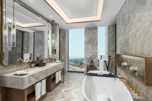 جناح غراند كلوب بريميوم بسرير كينج بغرفة نوم واحدة، Waldorf Astoria Kuwait 4/6