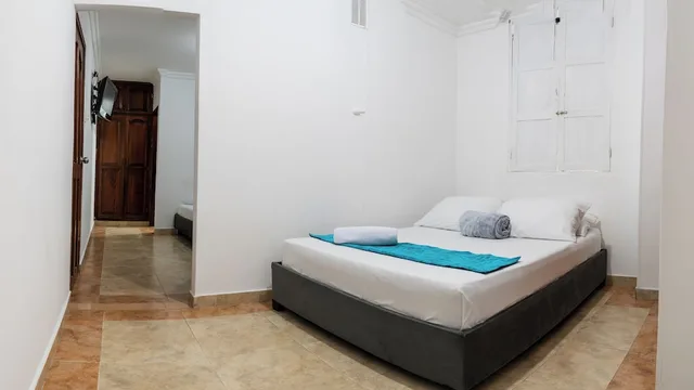 Family, 1 Single and 2 Double Beds، Marie Real 3/10