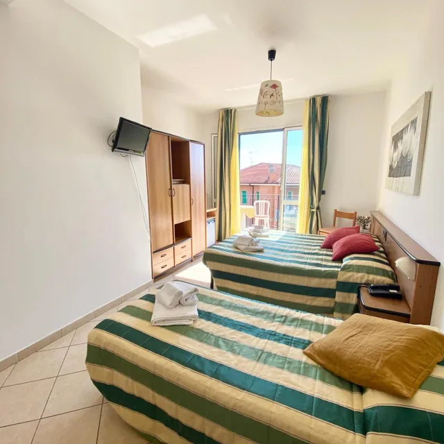غرفة ثلاثية بشرفة، Hotel Villa Ada 4/5