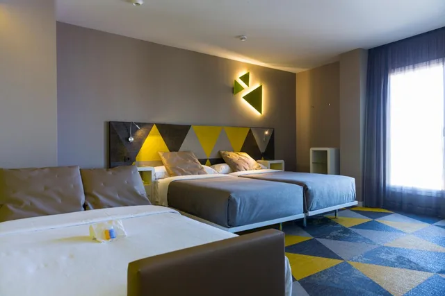 Room, Double Bed, with Extra Bed, Macia Sevilla Kubb 1/2