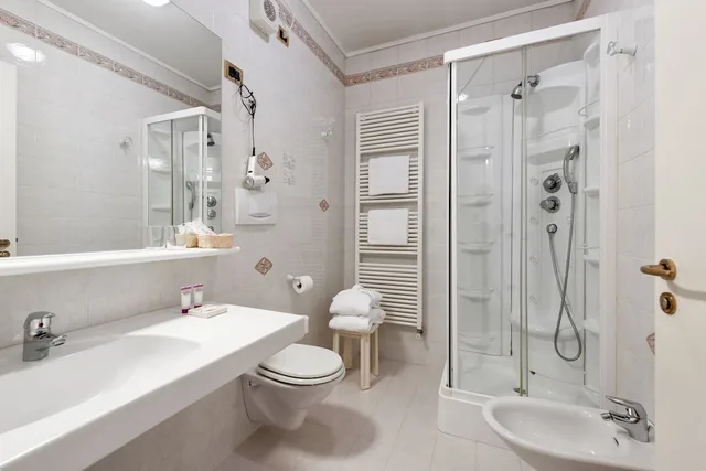 جناح جونيور بسرير كوين، Savoia Thermae Spa 7/10