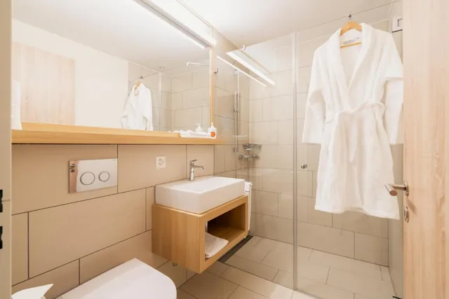 2 Bedrooms, Medium, Apartment، Peaks Place Apartment Hotel And Spa 3/3
