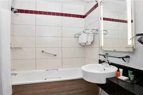 غرفة ديلوكس عائلية بسريرين كوين بإطلالة على النهر، Hilton Garden Inn Dublin City Centre 1/1