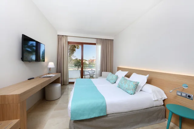 غرفة قياسية بسرير مزدوج بشرفة، Hotel Son Caliu Spa Oasis Superior 1/9