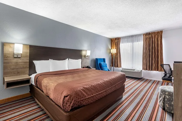 غرفة قياسية بسرير كينج، Quality Inn and Suites Sulphur Springs TX 3/8