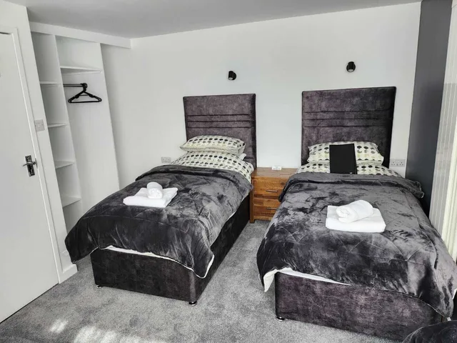 غرفة عائلية ثلاثية بثلاثة أسرّة، St George's Guesthouse 7/10