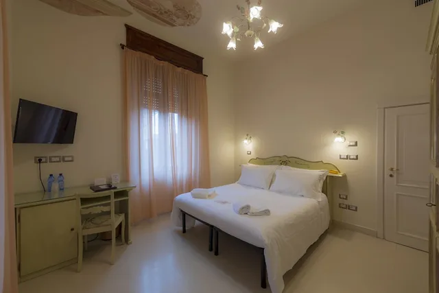 غرفة كلاسيكية بسرير مزدوج بإطلالة على الحديقة، Hotel Villa Elda 3/6