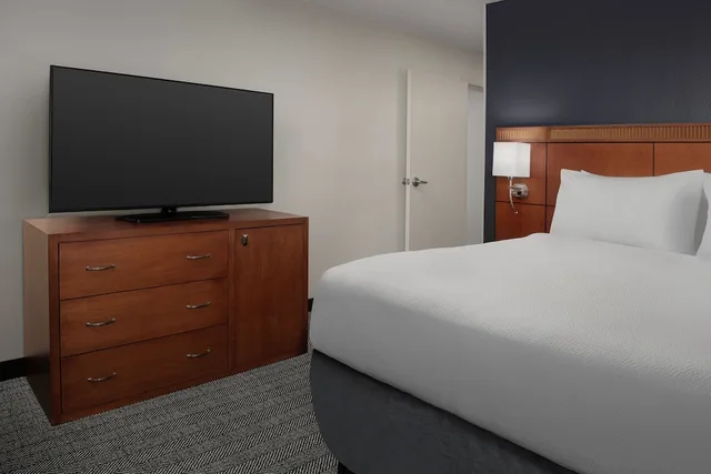 جناح بسرير كينج بإطلالة على الفناء بشرفة بغرفة نوم واحدة مع أريكة، Courtyard Panama City 1/2