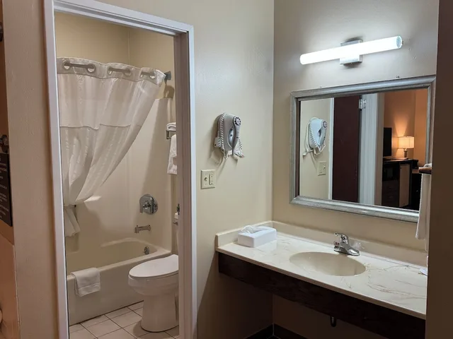 غرفة بسرير كوين لذوي الإعاقة، Super 8 by Wyndham Mason City 4/5