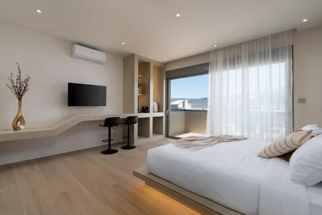 Suite, King Bed, Pool View, Sauna، Selected Suites 1/1