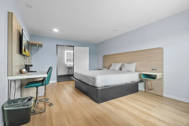 غرفة بسرير كينج لذوي الإعاقة، Travelodge by Wyndham Fairplex Pomona 1/10