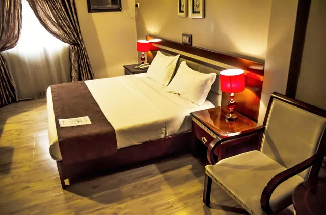 Superior, Hotel Rosebud 2/2