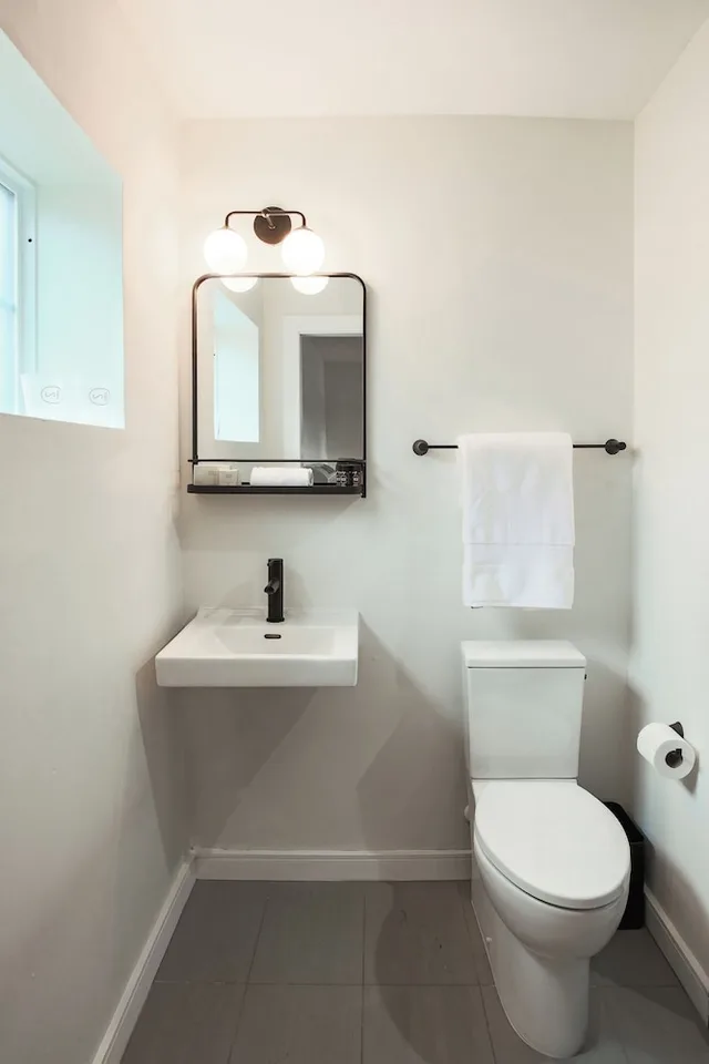 Deluxe, King Bed, Salt Ranch Hotel 4/6