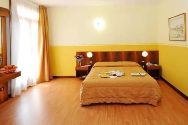 غرفة ثلاثية بثلاثة أسرّة، Park Hotel Jolanda 3/10