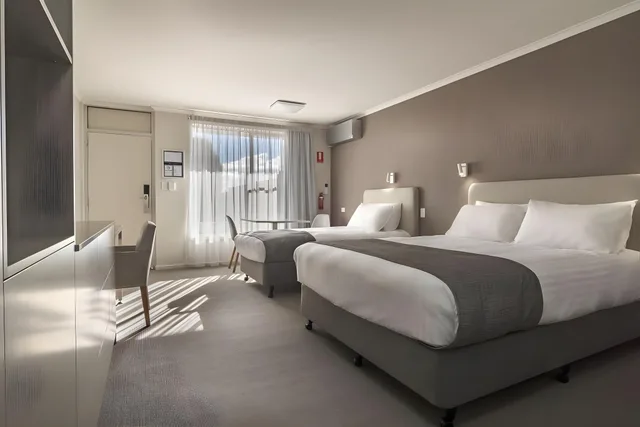 غرفة تنفيذية بسريرين منفصلين، Argosy Motor Inn 1/1