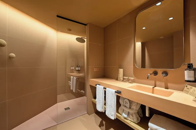 غرفة بسرير كينج بشرفة مع أريكة، Barcelona Princess 4/4
