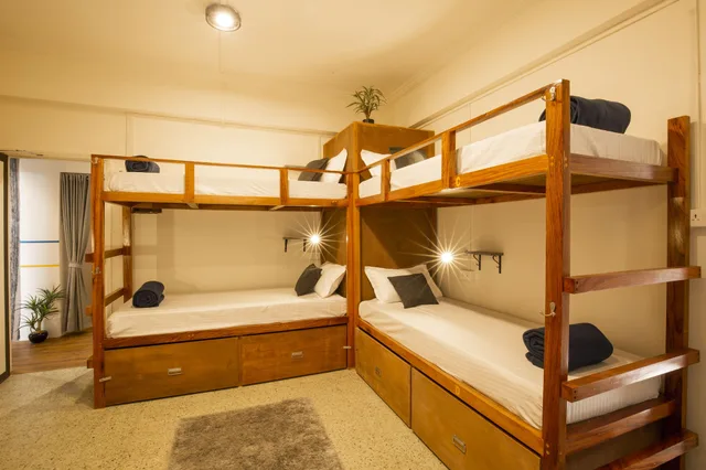 Mixed Dorm, 8 Beds, Locomo Hostel - Mumbai Airport 1/2