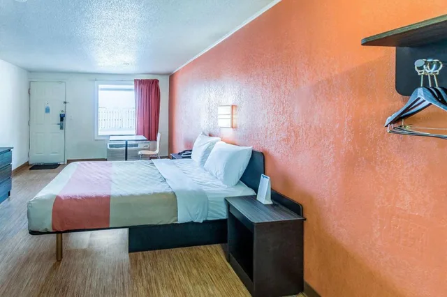 2 Full Beds - Non-Smoking، Motel6 Kalamazoo, MI 10/10