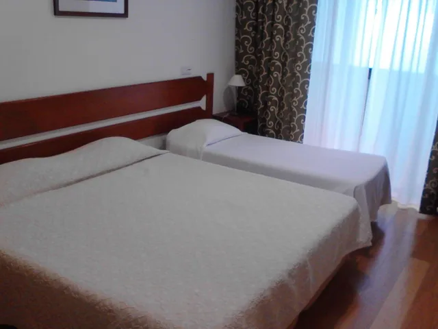 غرفة بسرير مزدوج مع سرير إضافي، Hotel Albergaria Senhora Do Espinheiro 1/10
