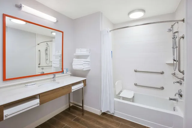 استوديو بسريرين كوين مع أريكة لذوي الإعاقة، Hampton Inn Suites Cleveland Oakwood Village Oh 2/2