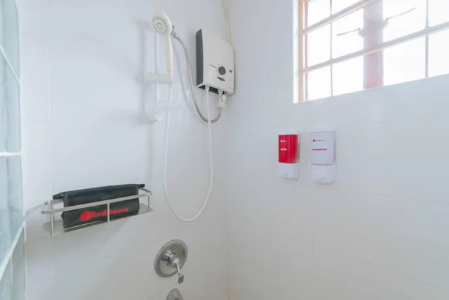 غرفة ديلوكس بسرير مزدوج، RedDoorz Plus @ Starhomes Olivianville 9/10
