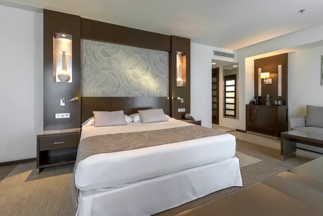 غرفة تنفيذية عائلية، Riu Plaza Guadalajara 3/5