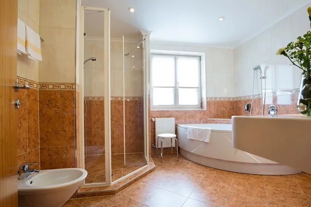 جناح بسرير مزدوج مع أريكة، Hotel Kaiserhof Wien 4/6