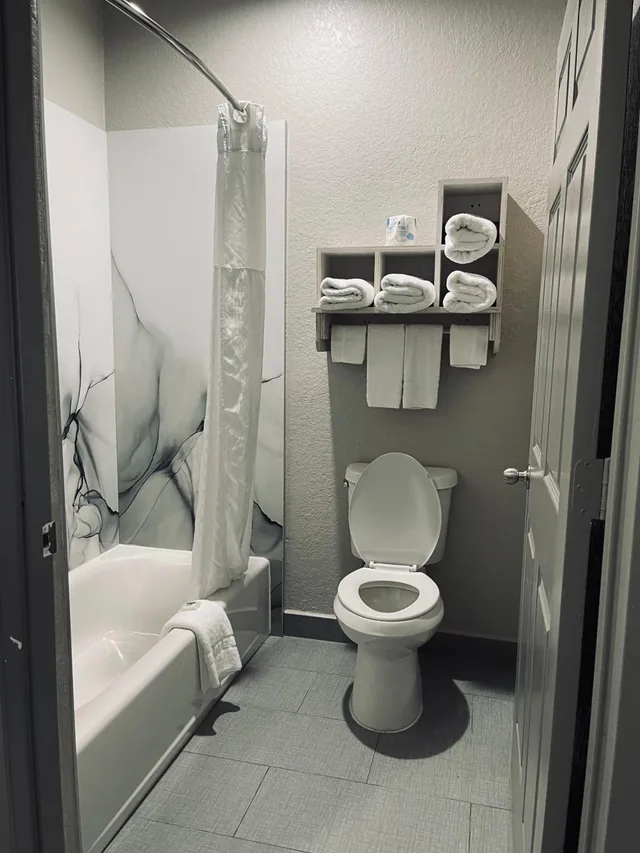 جناح تنفيذي بسرير كوين، Days Inn Dickinson Tx 6/6