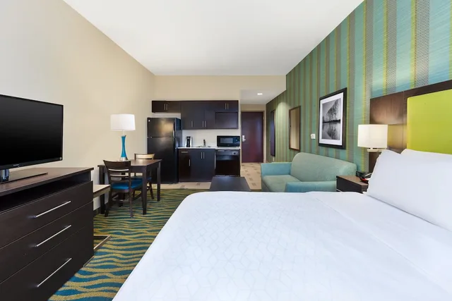 Standard, King Bed, Extra Floor Space، Holiday Inn Express Suites Southport Oak Island Area 1/4