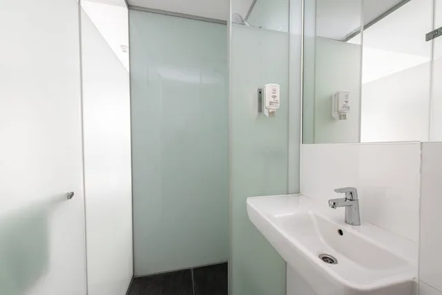 Twin Room, easyHotel The Hague City Centre 6/7