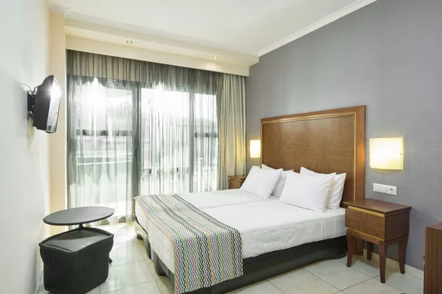 غرفة قياسية بسرير مزدوج، Mediterranean Resort Hotel 1/2