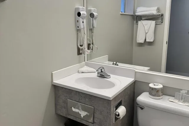 غرفة بسرير كوين، Travelodge by Wyndham Langley 8/9