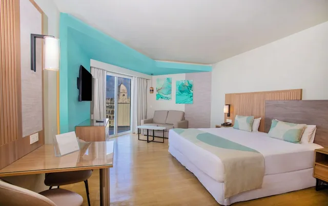 جناح جونيور بسرير كينج بإطلالة جزئية على البحر، RIU Palace Antillas - Adults Only - All Inclusive 1/4